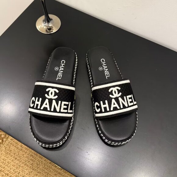 Chanel slippers - Picture 2 of 8